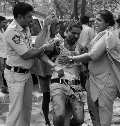 పోలీస్ స్టేషన్లో భారీ పేలుడు: ఎస్సై, పోలీసులకు తీవ్ర గాయాలు పోలీస్ స్టేషన్లో భారీ పేలుడు: ఎస్సై, పోలీసులకు తీవ్ర గాయాలు