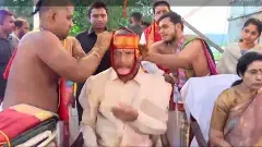 Update |కుటుంబీకులతో కలిసి పట్టువస్త్రాలు సమర్పించిన ముఖ్యమంత్రి