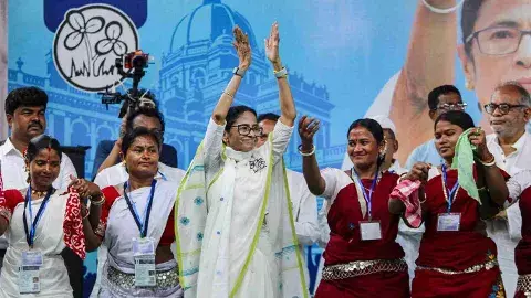 పశ్చిమ బెంగాల్‌లో ఐ-ప్యాక్‌పై ఈడీ రైడ్స్..