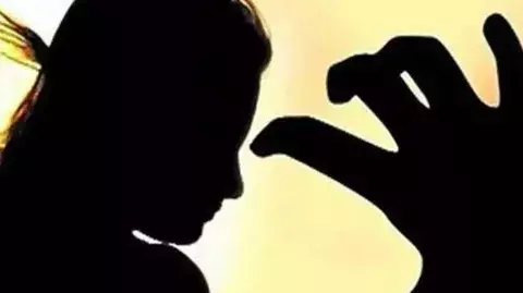 కత్తితో బెదిరించి,కాళ్లుచేతులు కట్టేసి,నోట్లో గుడ్డలు కుక్కి..