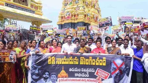 టీటీడీ చైర్మన్ ను తప్పించండి.. దేవతలకు వైసీపీ మొర