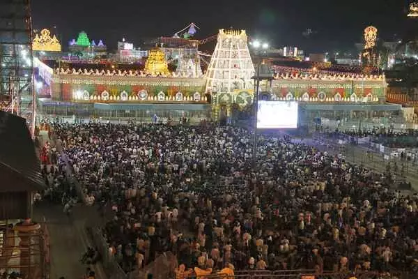 తిరుమల: ఏటా గరుడోత్సవం ఎన్నిసార్లు నిర్వహిస్తారో తెలుసా... తిరుమల: ఏటా గరుడోత్సవం ఎన్నిసార్లు నిర్వహిస్తారో తెలుసా...