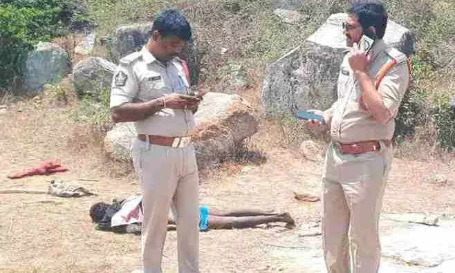 కళ్ల ముందు తండ్రి హత్య.. అడవిలో ఐదేళ్ల కొడుకు జాగారం..