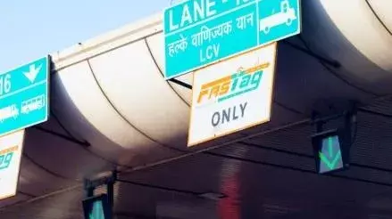 టోల్ గేట్ల వద్ద నగదు చెల్లింపులు బంద్