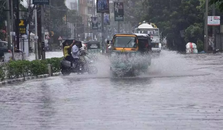 ఏపీలో ఒకవైపు వడగాల్పులు..మరోవైపు పిడుగుల హెచ్చరికలు ఏపీలో ఒకవైపు వడగాల్పులు..మరోవైపు పిడుగుల హెచ్చరికలు