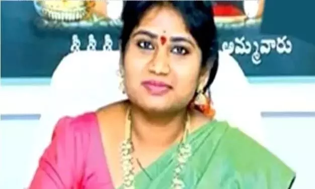 వివాదాస్పద ఎండోమెంట్స్ అధికారి శాంతి ఇంట్లో ఏమైనా దొరికాయా? వివాదాస్పద ఎండోమెంట్స్ అధికారి శాంతి ఇంట్లో ఏమైనా దొరికాయా?