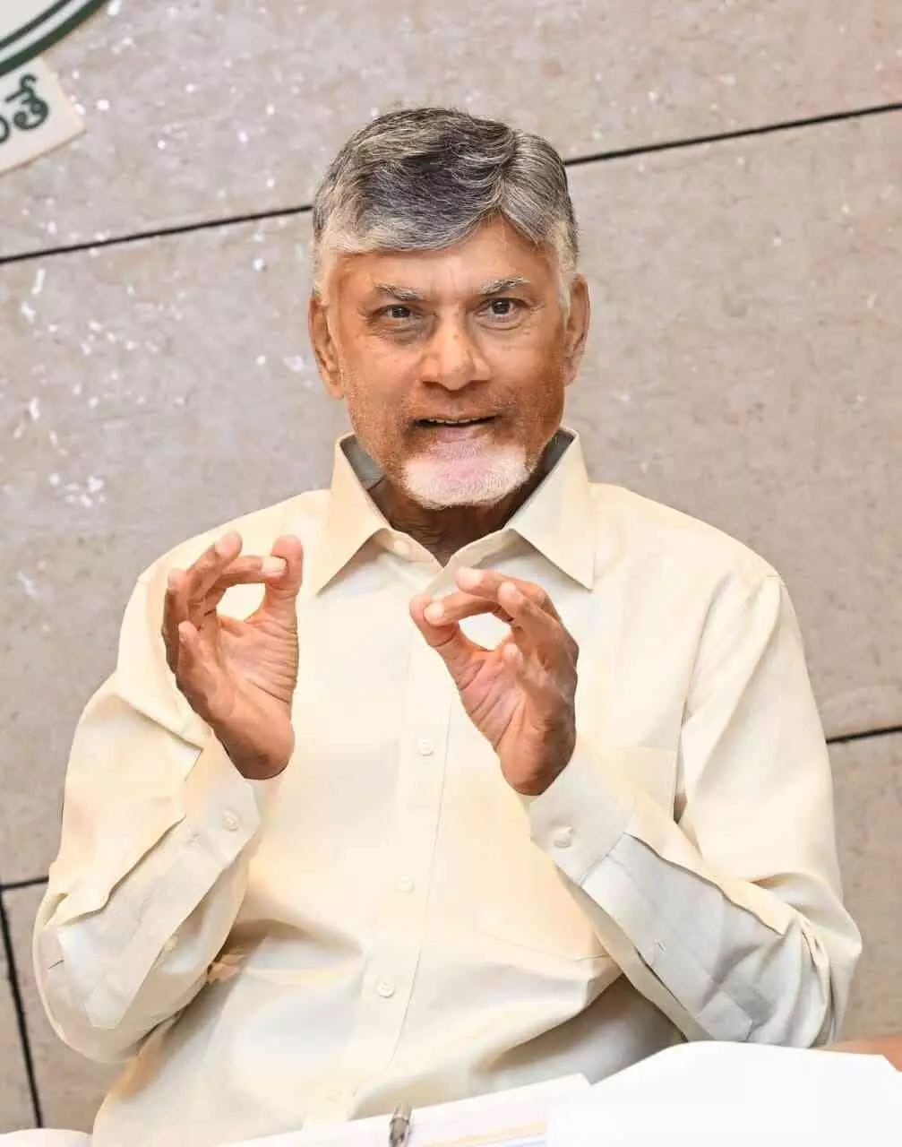 భూమి మీది..హక్కు మీది..భద్రత మాది: సీఎం చంద్రబాబు భూమి మీది..హక్కు మీది..భద్రత మాది: సీఎం చంద్రబాబు