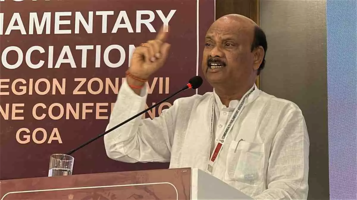 చట్టసభల్లో యువతకు 33 శాతం రిజర్వేషన్లు: అయ్యన్నపాత్రుడి కొత్త ఆలోచన చట్టసభల్లో యువతకు 33 శాతం రిజర్వేషన్లు: అయ్యన్నపాత్రుడి కొత్త ఆలోచన