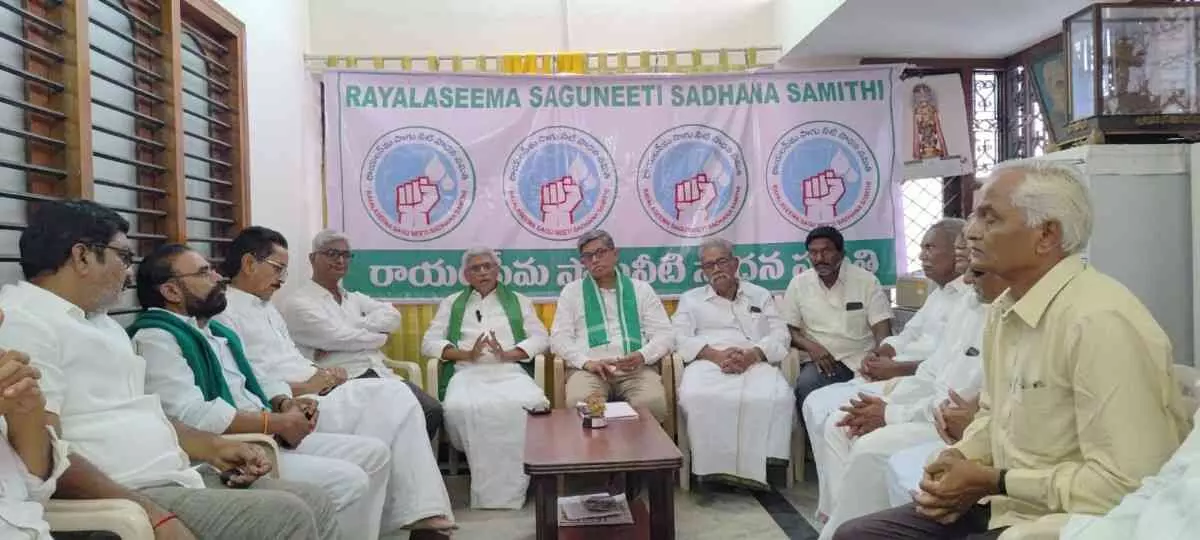 రాయలసీమ 12 ఏళ్లుగా మోసం చేస్తూనే ఉన్నారు రాయలసీమ 12 ఏళ్లుగా మోసం చేస్తూనే ఉన్నారు