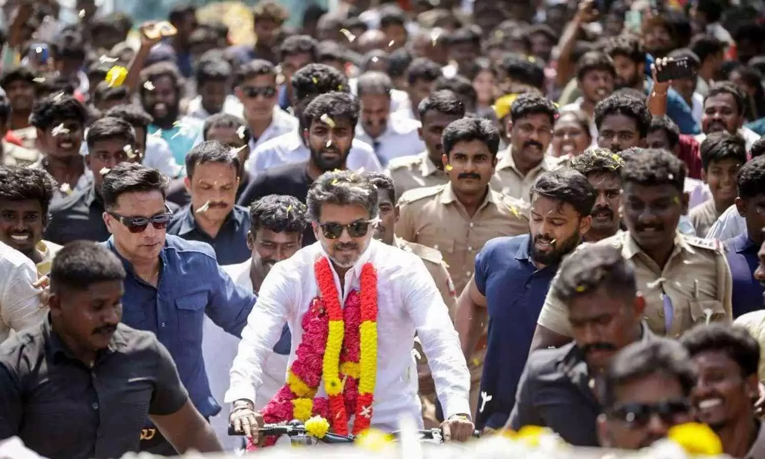 తమిళనాడు ఎన్నికలు: TVK చీఫ్ విజయ్ ర్యాలీలపై ఆంక్షలు తమిళనాడు ఎన్నికలు: TVK చీఫ్ విజయ్ ర్యాలీలపై ఆంక్షలు