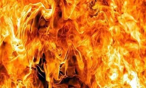 మంటల్లో దగ్ధమైన మరో ప్రైవేట్ బస్సు మంటల్లో దగ్ధమైన మరో ప్రైవేట్ బస్సు