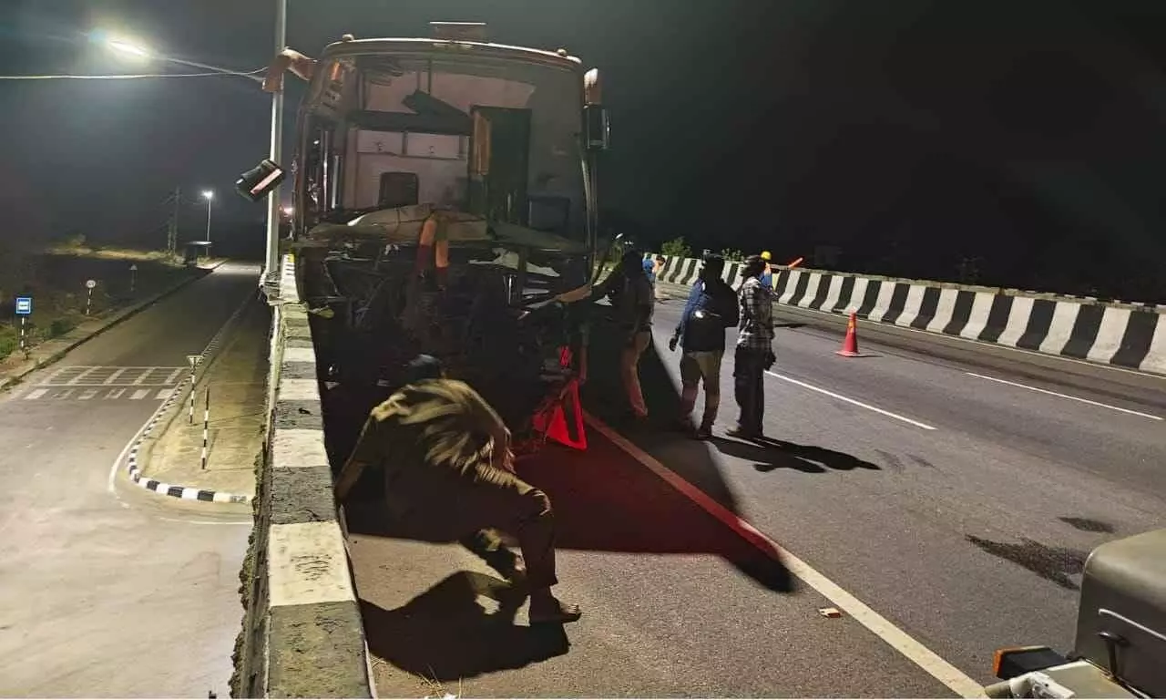 స్లీపర్ బస్సుల్లో.. మృత్యువుతో ప్రయాణమా..?! స్లీపర్ బస్సుల్లో.. మృత్యువుతో ప్రయాణమా..?!