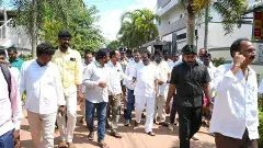 ప్రజాస్వామ్యం చెంపదెబ్బలు తిన్న క్షణం!