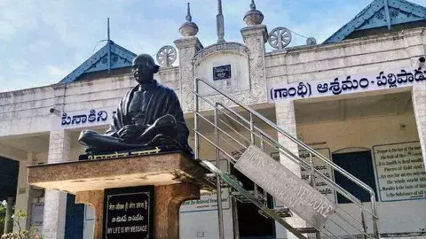 మహాత్ముడి అడుగు జాడ.. పల్లెపాడు గాంధీ ఆశ్రమానికి కబ్జాదారుల పీడ!
